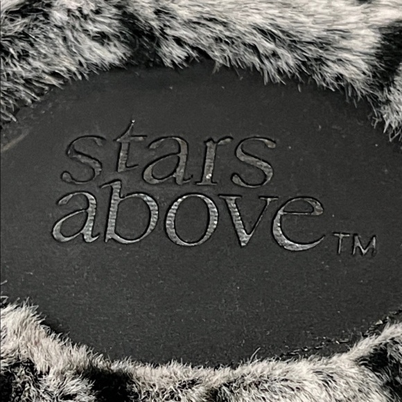 NWOB Stars Above Gray and Black Faux Fur Slippers - Picture 2 of 6